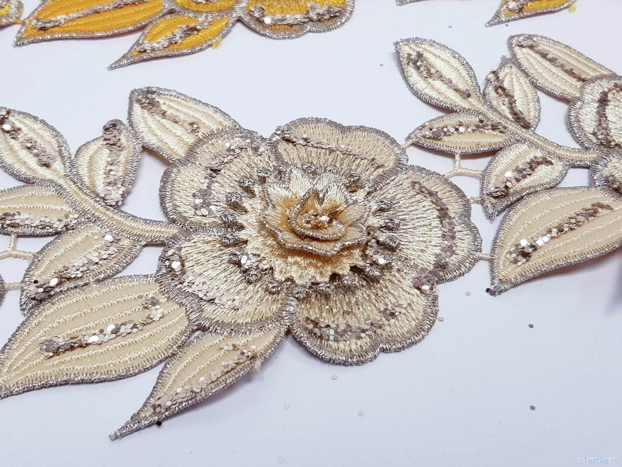 Dantela galbena si bej model floral 3d si aplicatii micropaiete