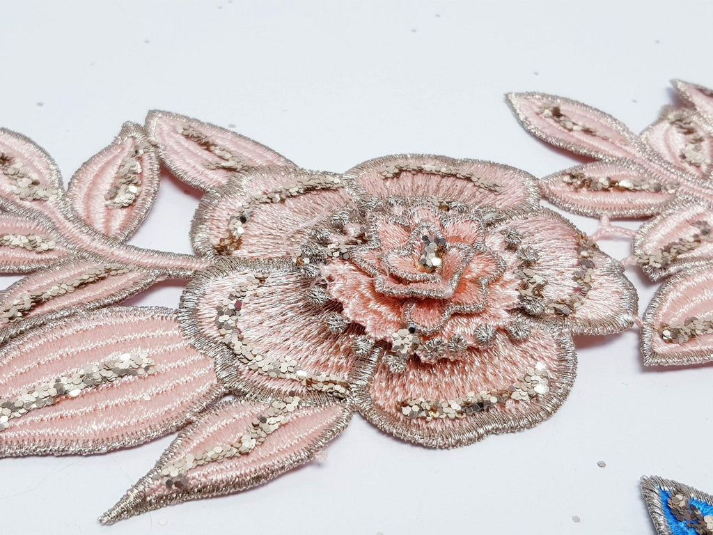Dantela albastra si piersicie model floral 3d si aplicatii micropaiete