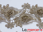 Dantela bej si aurie model floral 3d si frunze cu aplicatii micropaiete